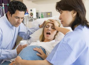 Пологи при вузькому тазі: типи патології та особливості перебігу вагітності, можливі ускладнення при пологах, показання для кесаревого розтину