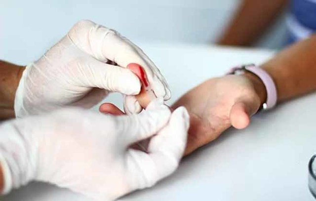 Знижені тромбоцити в крові: причини, лікування і що це означає?