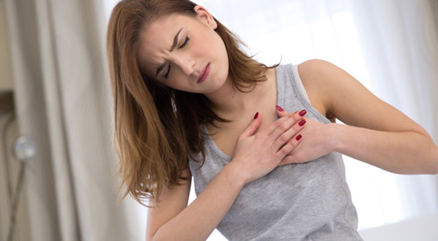 Серцевий напад: причини, симптоми, перша допомога та лікування