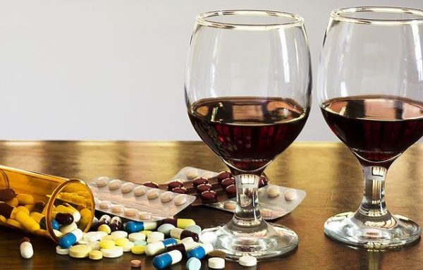 Цефтриаксон і алкоголь: сумісність, через скільки можна пити алкоголь після лікування цефтріаксоном, наслідки вживання