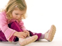 Чому дитина ходить на носочках в 1 рік і в якого лікаря звернутися