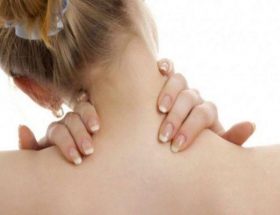 Пухлина на шиї справа, зліва або ззаду: симптоми і лікування