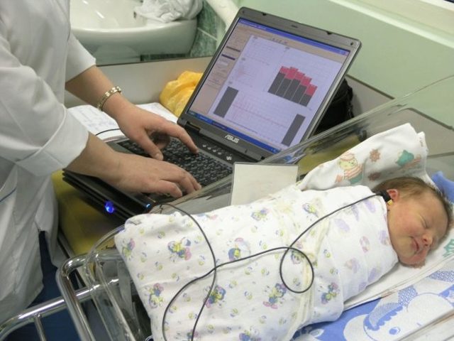 Перевірка слуху у новонароджених в пологовому будинку апаратом і результати дослідження