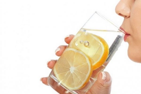 Як правильно проводити розвантажувальний день на воді: з лимоном, медом