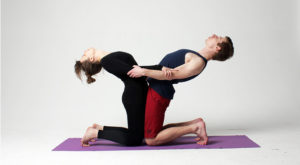 Йога з партнером: 10 асан, щоб налагодити відносини і пробудити почуття