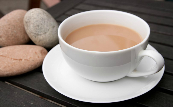 Чай з молоком: калорійність, користь і шкода для організму, рецепти приготування для схуднення