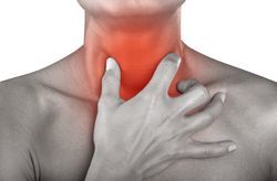Тисне шию: причини і діагностика здавлювання в горлі