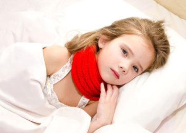Як лікувати дитину, якщо болить горло і є температура?