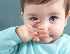 Запалився лімфовузол за вухом у дитини: причини, симптоми і лікування