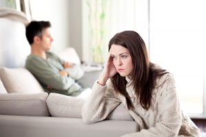 Чому нещасливі пари не розлучаються