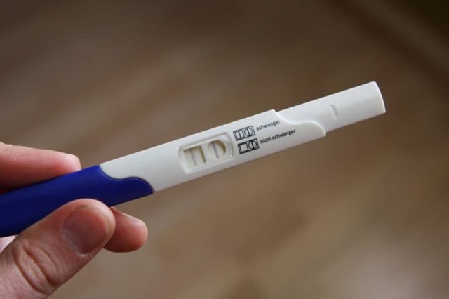 Тест на вагітність: як і коли краще робити, через скільки днів затримки можна робити