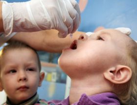 Які протипоказання до вакцинації поліомієліту?