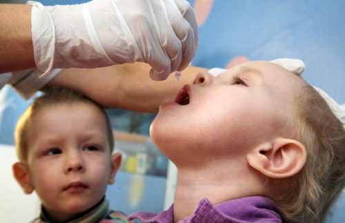 Які протипоказання до вакцинації поліомієліту?