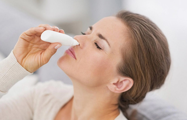 Болить вухо після промивання носа: причини і що робити