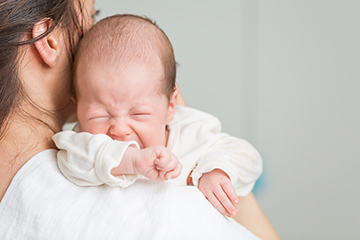 Кольки у немовляти: симптоми і причини, лікування і профілактика патології