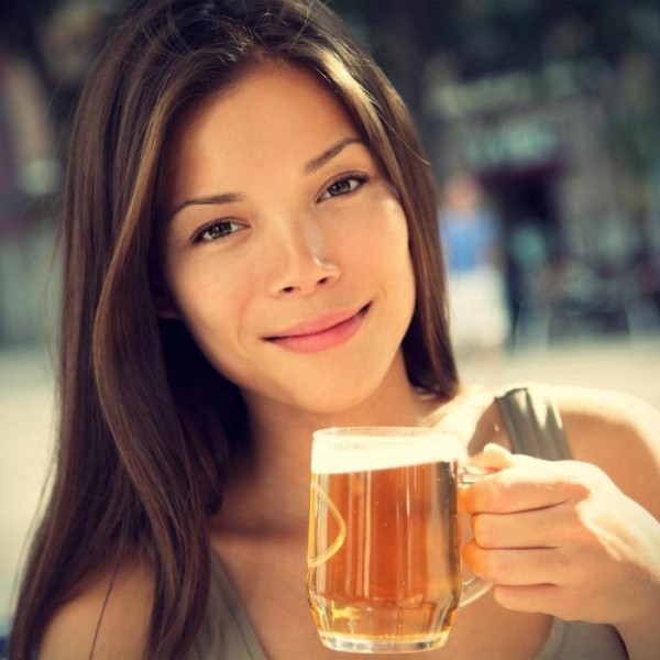 Пиво при грудному вигодовуванні: через скільки виводиться з організму, коли можна годувати