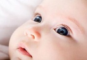 У немовляти гноїться око: провокуючі фактори, можливі захворювання, методи лікування та заходи профілактики