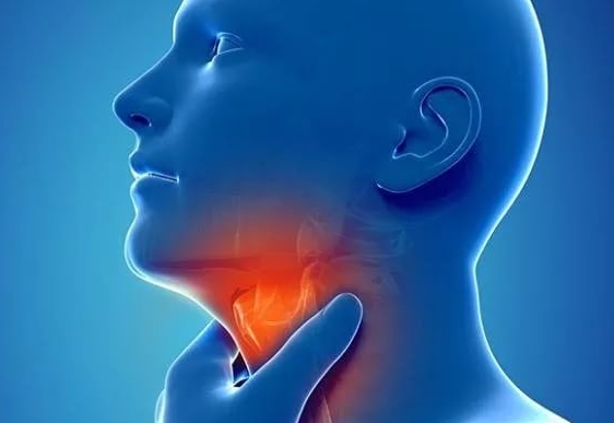 Чому виникає відчуття клубка в горлі і печія