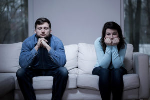 Чому нещасливі пари не розлучаються