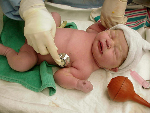 Шуми в серці у новонародженого, дитини до року: що це значить, причини виникнення