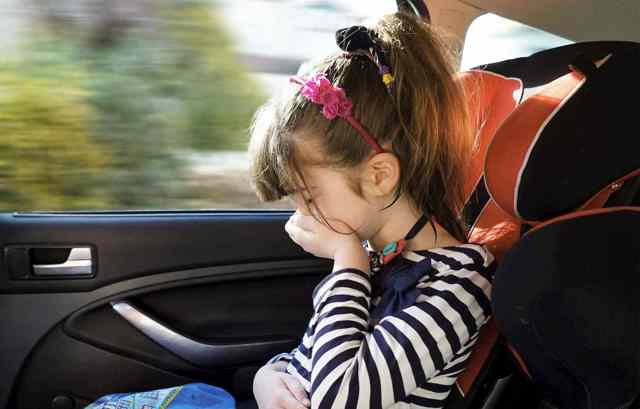 Дитину колише в машині, в транспорті: що робити, ліки від кінетоз