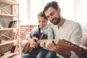 Роль батька для дівчинки: чому може навчити тільки тато