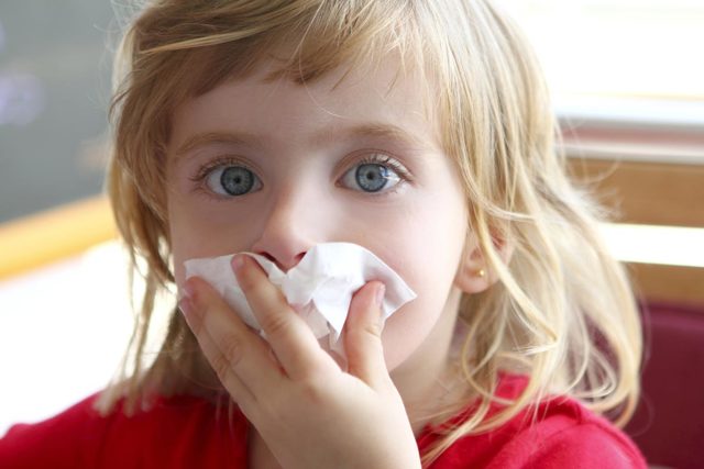 Температура при алергічного риніту: причини, чи може бути