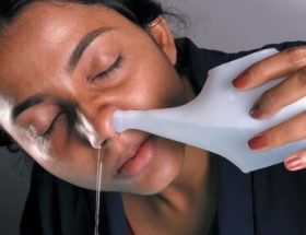 Чим промивати ніс при нежиті в домашніх умовах дорослим і дітям