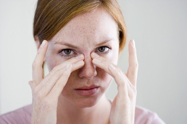 Пухлина в носі і навколоносових пазухах у людини: симптоми і як зняти