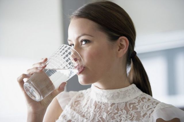 Скільки можна пити води в день під час вагітності в 1, 2, 3 триместрі