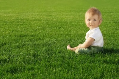 Купання дитини в травах: користь і шкода для організму, кращі рецепти, правила безпеки