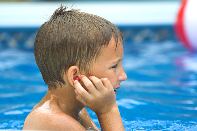 Зовнішній отит, вухо плавця: симптоми у дорослих і дітей, лікування, краплі