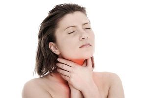 Болить горло і нежить: можливі захворювання і діагностика, медикаменти і народні методи лікування