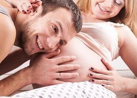На якому терміні вагітності починається ворушіння дитини