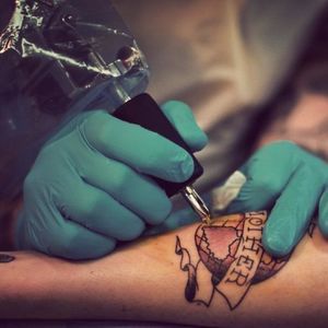 Татуювання: небезпека для здоров'я, ризики зараження інфекційними захворюваннями