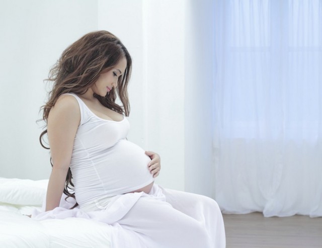 Виділення при вагітності на ранніх термінах, у другому і третьому триместрах