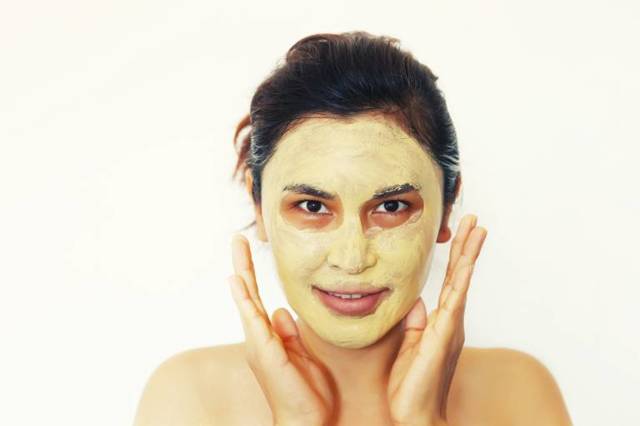 Скраби для жирної шкіри обличчя: чи можна використовувати, як вибрати скраб для проблемної шкіри