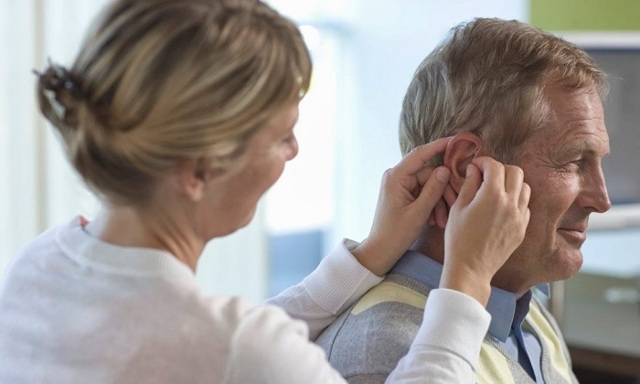 Акустична травма вуха, слухового нерва: симптоми і лікування в домашніх умовах