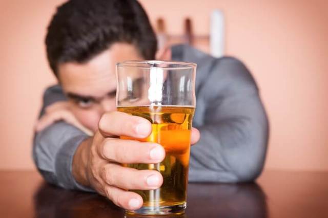Основні симптоми, стадії алкоголізму, небезпеку і наслідки
