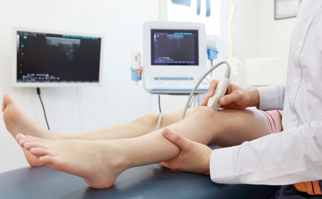 Артралгія колінного суглоба: симптоми, лікування, причини та діагностика