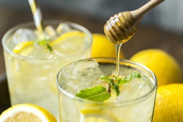 Як правильно проводити розвантажувальний день на воді: з лимоном, медом
