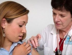 Щеплення дорослим: показання та обмеження до вакцинації, вплив на здоров'я, побічні явища