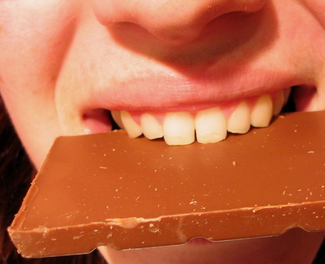 Користь і шкода чорного шоколаду, склад, харчова цінність шоколаду і його застосування в косметології 