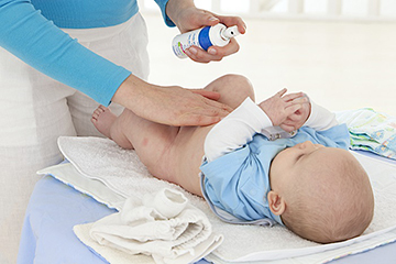 Догляд за новонародженим: одяг і аптечка для новонародженого, купання новонародженого, обробка пупкової ранки