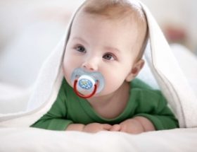 Як вибрати пустушку для новонародженого і привчити дитину до соски?