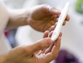 Тест на вагітність: слабка друга смужка, що це означає при діагнозі безпліддя