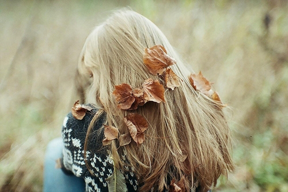 Сезонне випадання волосся у жінок: чому взимку, восени і навесні випадає волосся