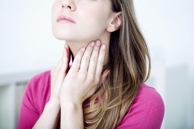 Чому болить горло і як лікувати біль у горлі?