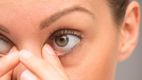 Чи передається коронавірус через очі: як захистити і проникає вірус через слизову оболонку очей