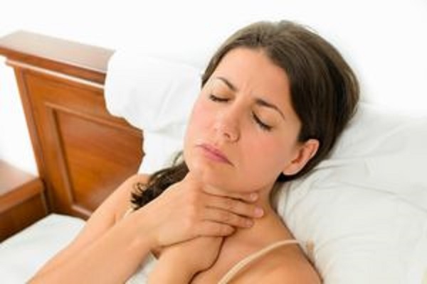 Вранці болить горло, потім проходить: причини і лікування